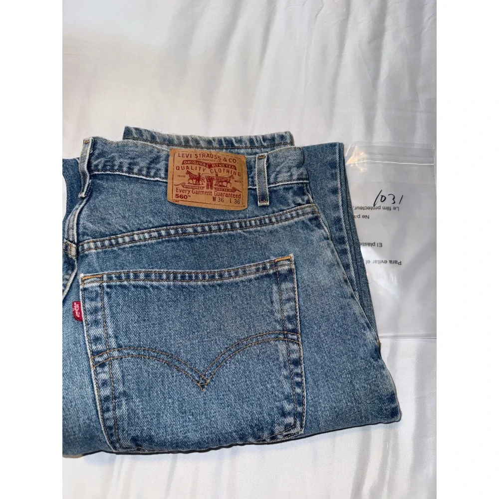 Vintage Levis 560 Comfort Fit Jeans Paper Tag 36x36 Medium Wash Blue Tapered Leg